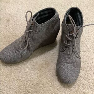 Tom’s Desert Wedge Booties